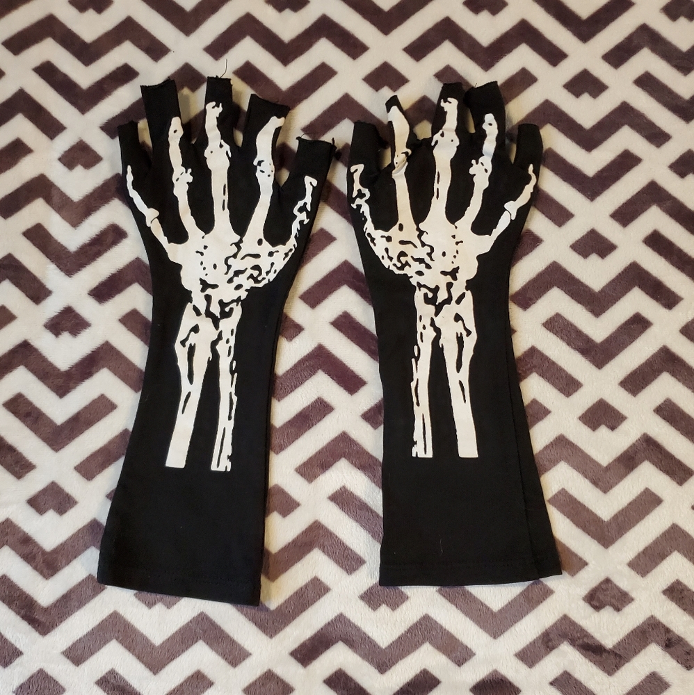 Skeleton fingerless gloves